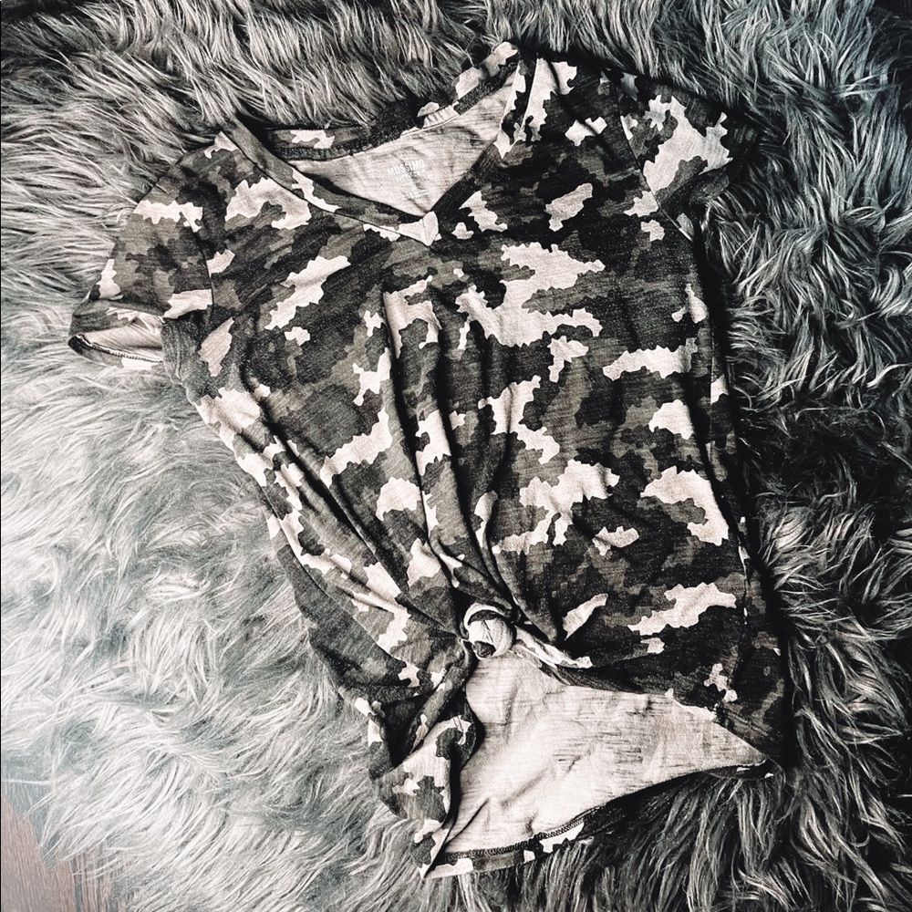 Camo V-Neck Short Sleeve Tee